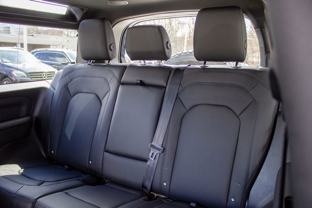 Used 2025 Land Rover Defender 90 X-Dynamic SE image 20