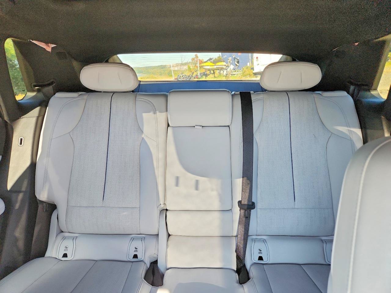 Used 2024 Cadillac Lyriq Luxury AWD/4WD image 6