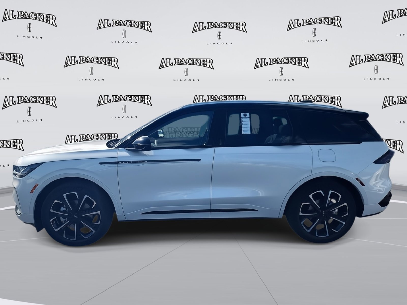 New 2026 Lincoln Nautilus Reserve image 2