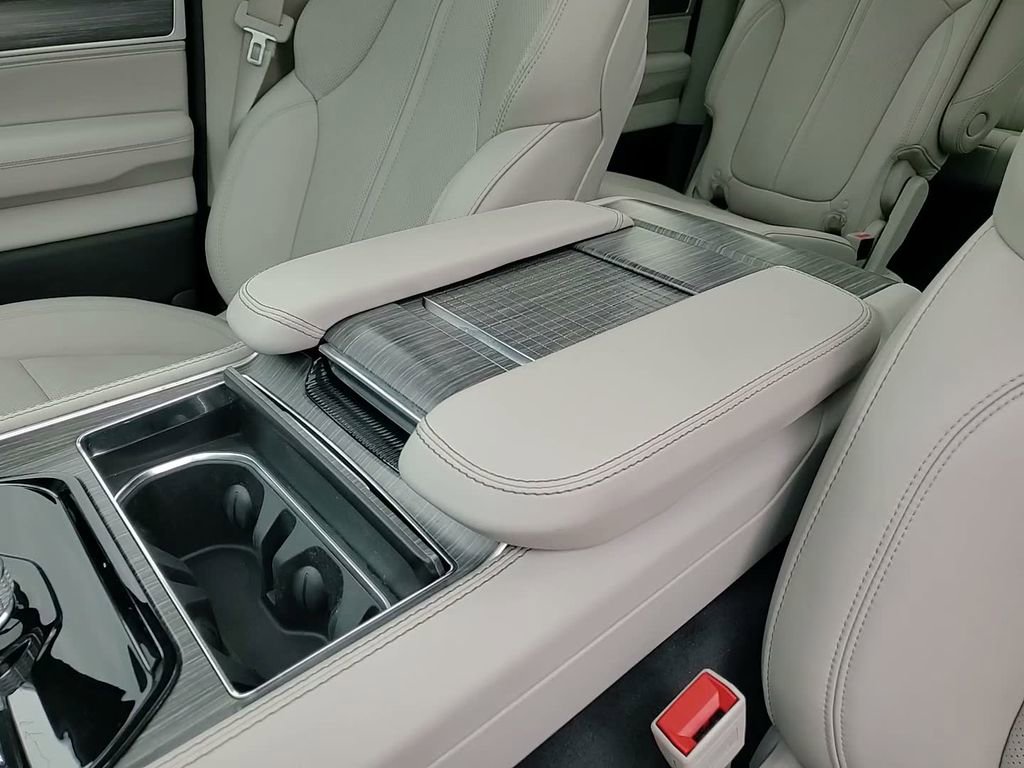 Used 2024 Jeep Wagoneer L Series III w/ Premium Group I image 30