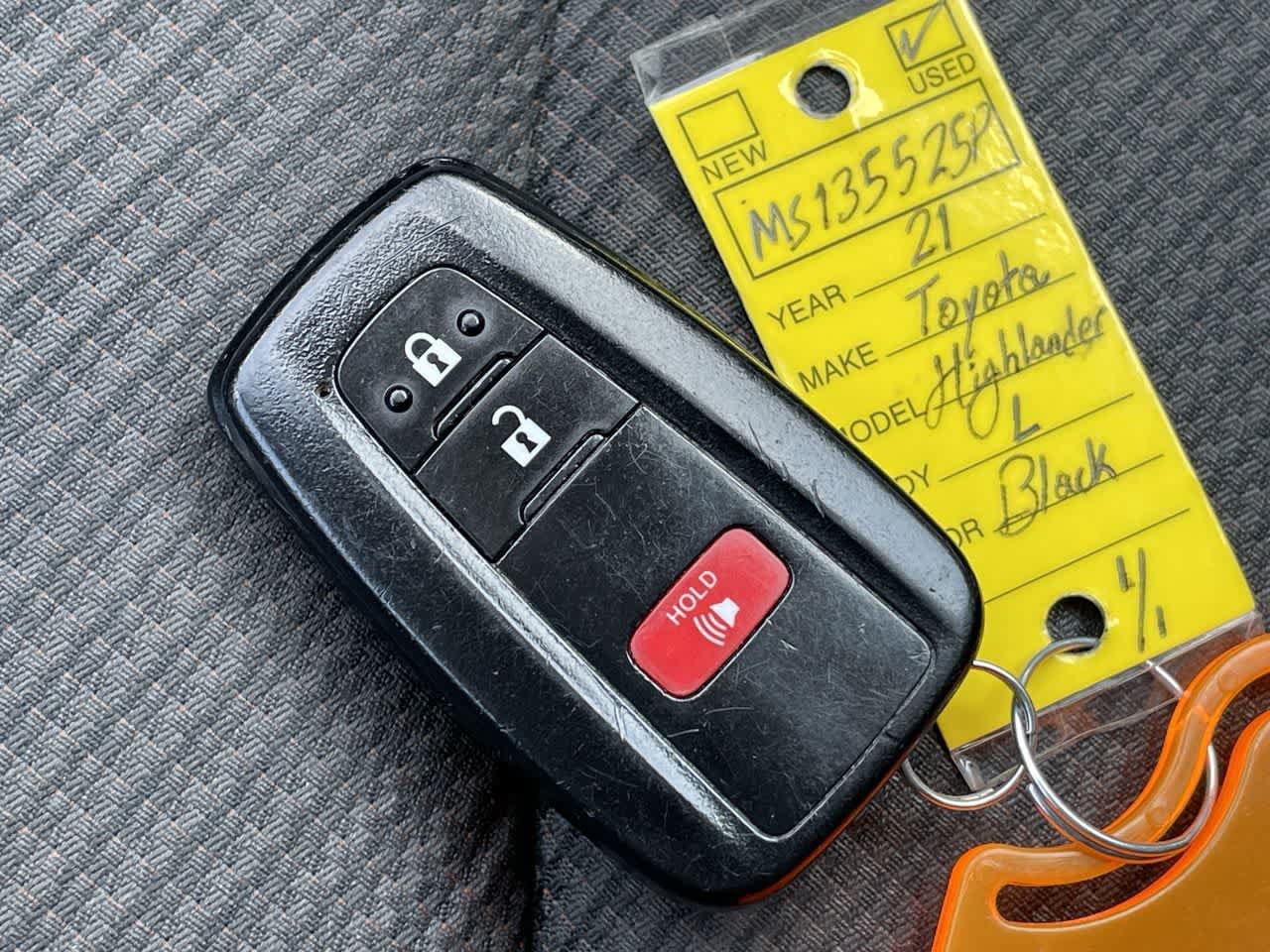 Used 2021 Toyota Highlander L AWD/4WD image 29