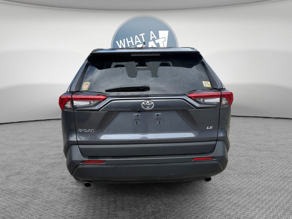 Used 2022 Toyota RAV4 LE FWD image 5