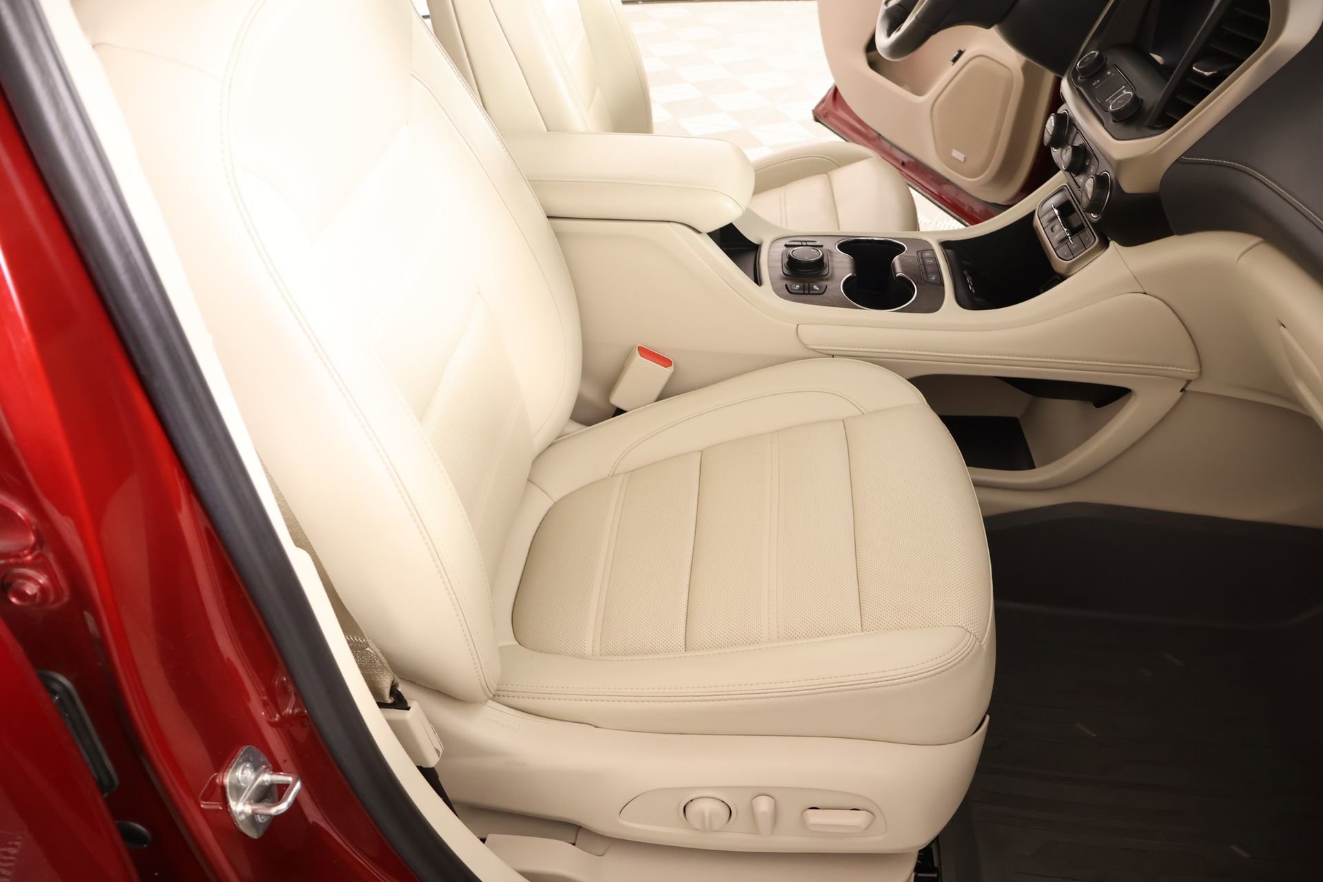 Used 2022 GMC Acadia Denali w/ Trailering Package FWD image 15