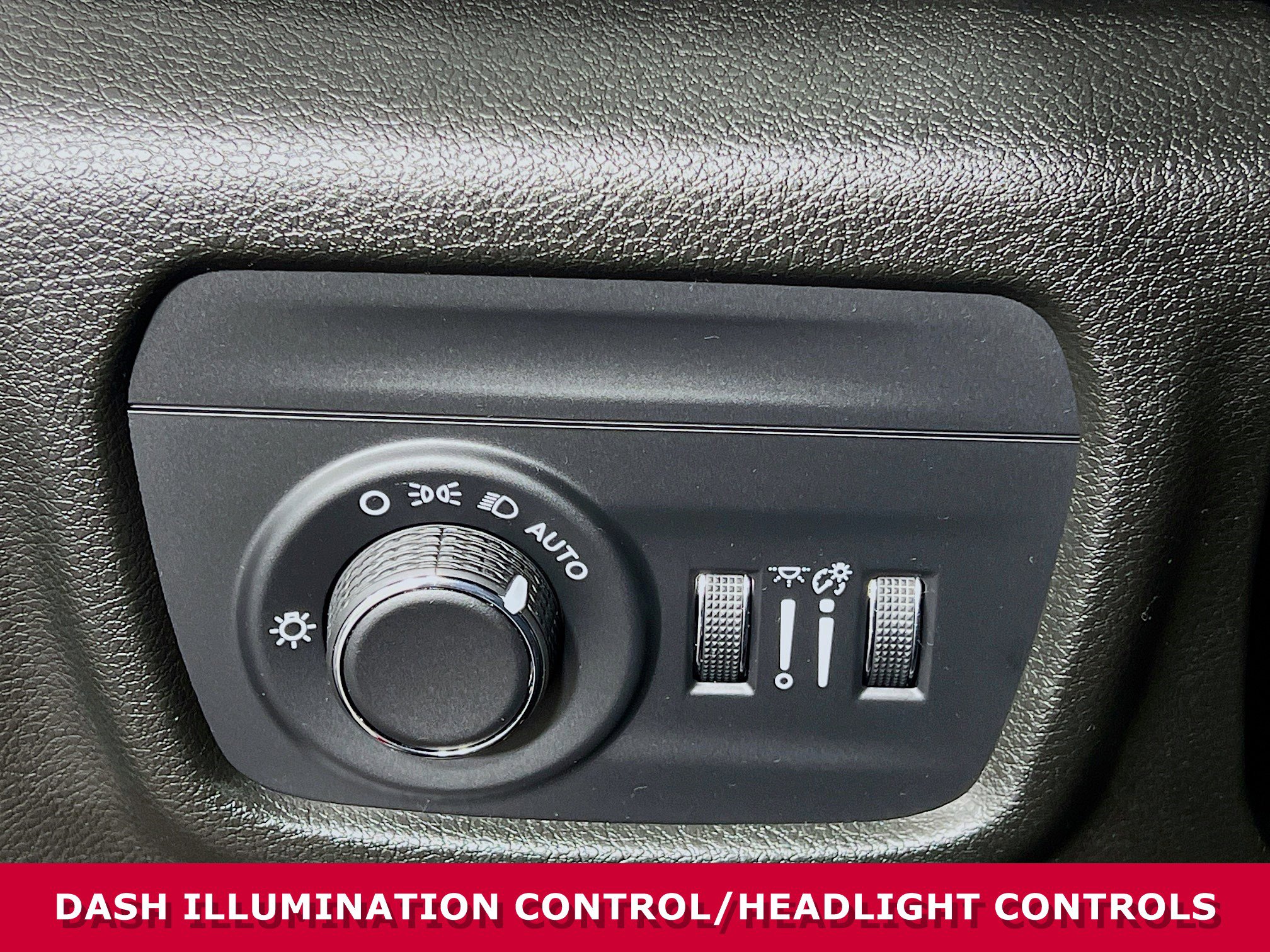 Used 2025 Jeep Grand Cherokee Altitude image 13