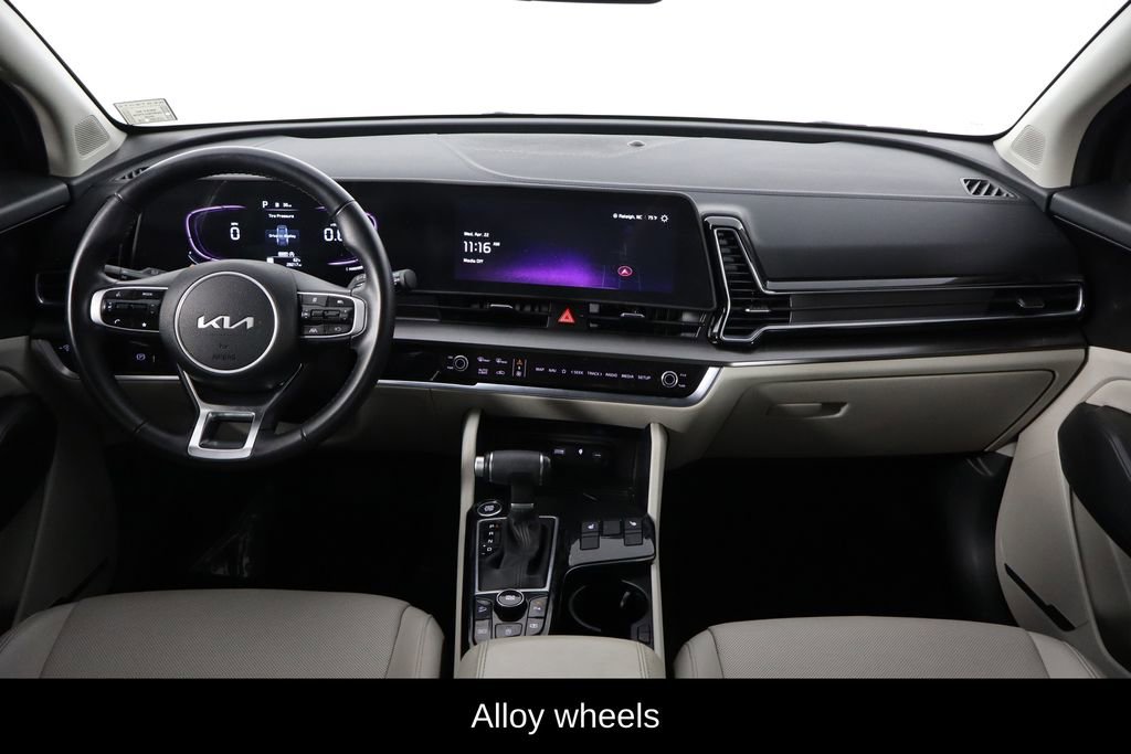 Used 2025 Kia Sportage EX image 13