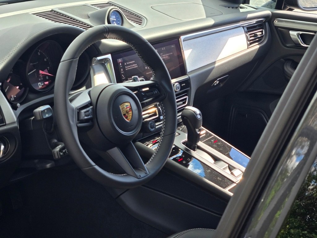 New 2026 Porsche Macan Turbo image 4