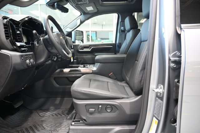 New 2026 Chevrolet Silverado 3500 LTZ w/ LTZ Premium Package AWD/4WD image 12