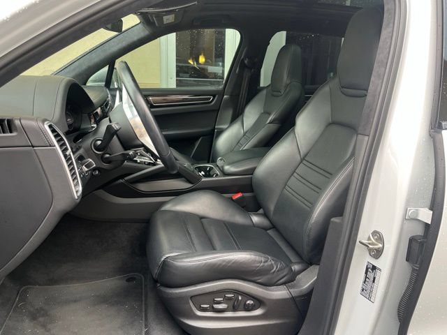 Used 2023 Porsche Cayenne GTS AWD/4WD image 9