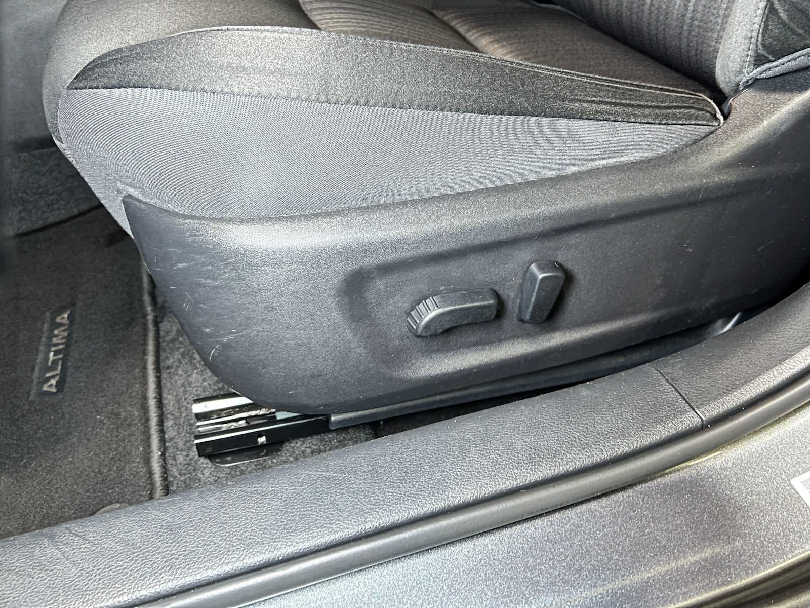 Used 2020 Nissan Altima 2.5 S FWD image 23