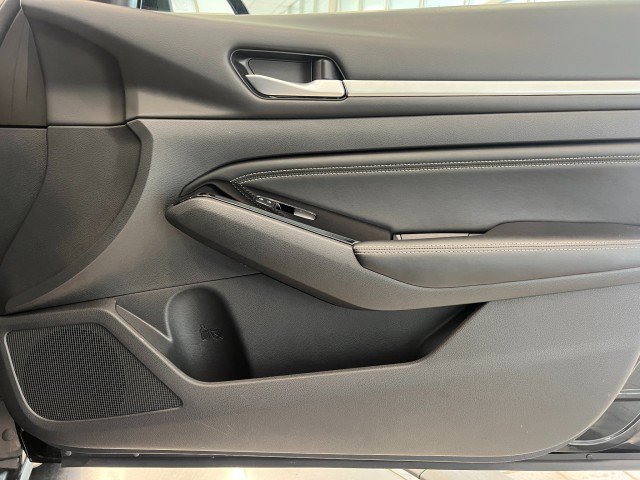 Used 2022 Nissan Altima 2.5 SV w/ SV Premium Package FWD image 17
