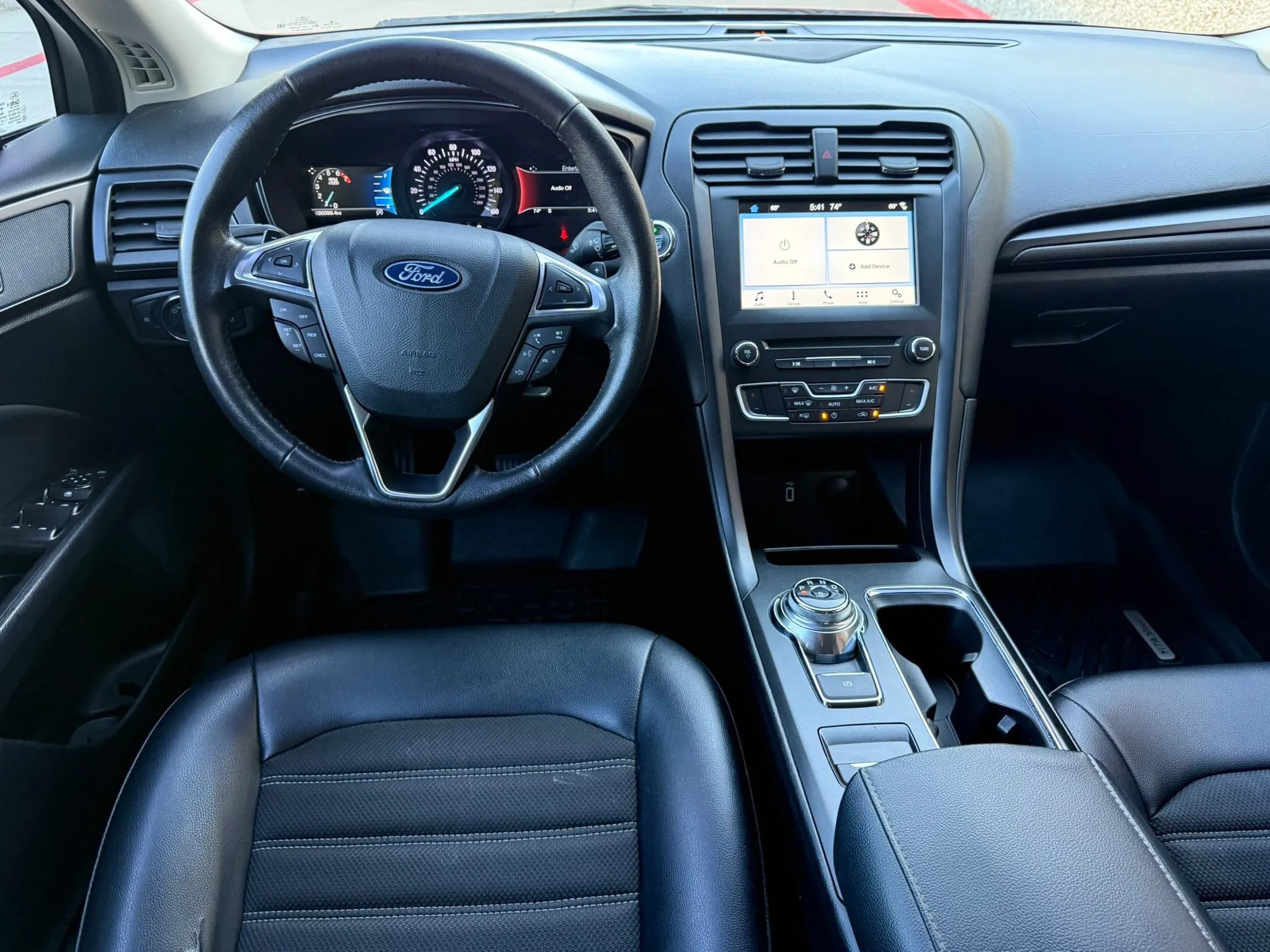 Used 2018 Ford Fusion SE w/ Equipment Group 201A FWD image 12