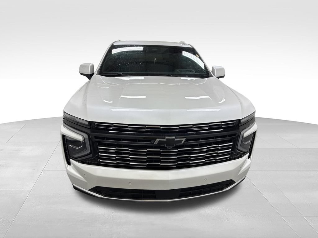 Used 2025 Chevrolet Tahoe High Country AWD/4WD image 3