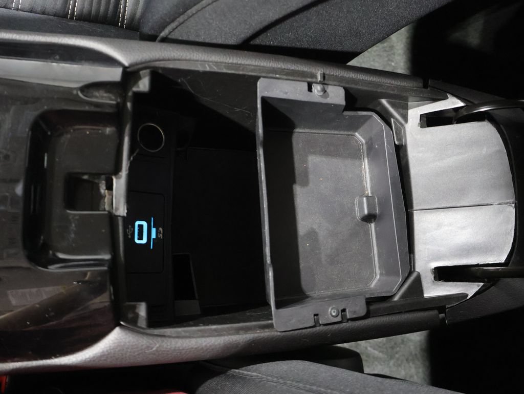 Used 2016 Ford Fusion SE FWD image 29