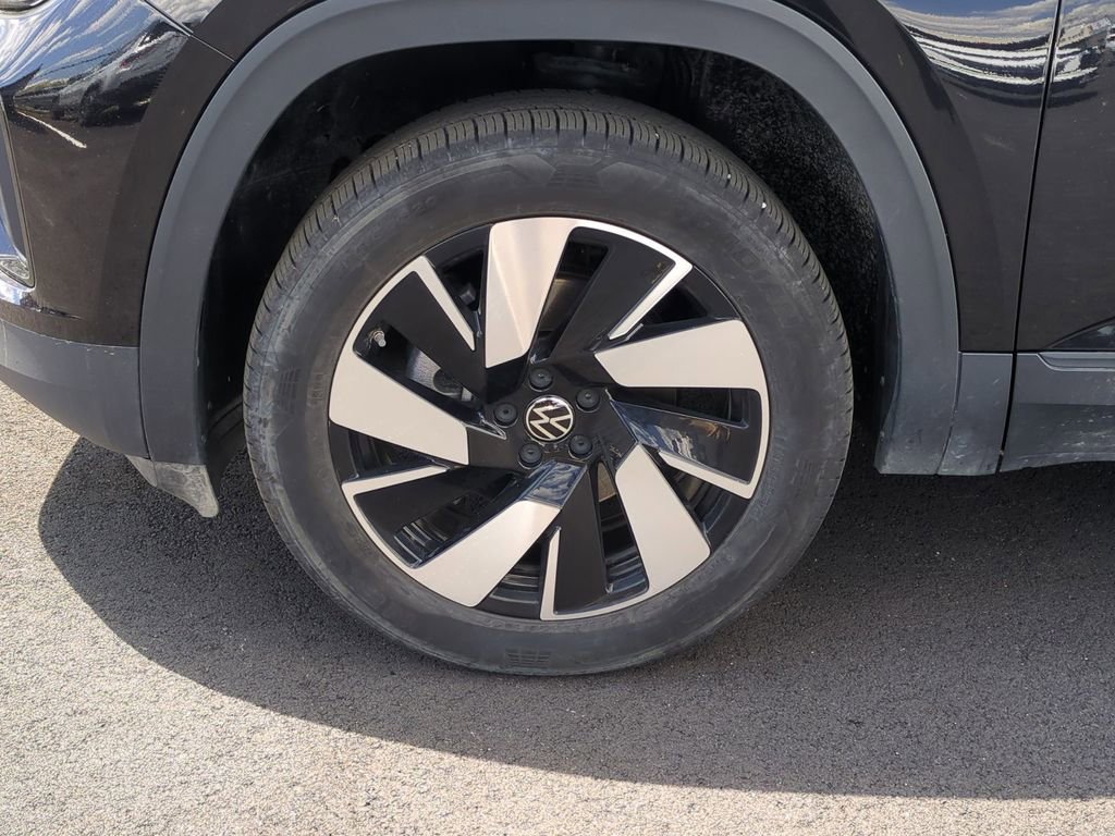 Used 2025 Volkswagen Atlas Cross Sport SE AWD/4WD image 27