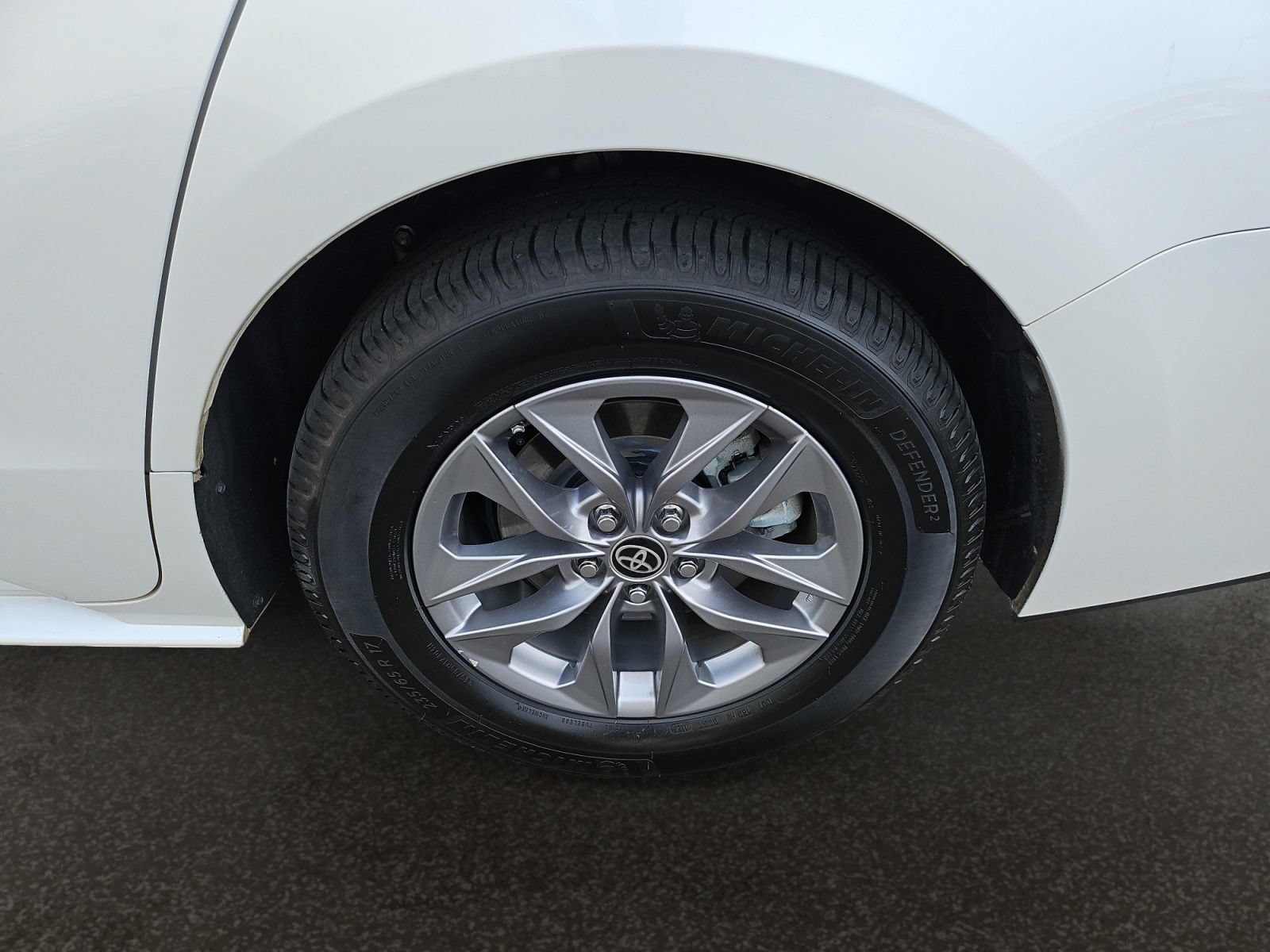 Used 2023 Toyota Sienna XLE FWD image 46