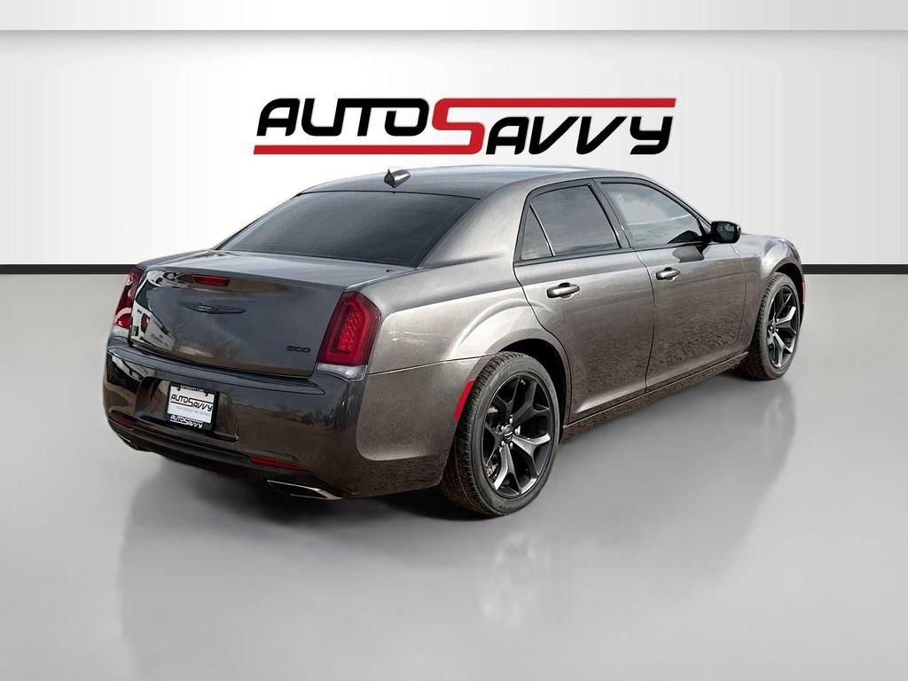 Used 2022 Chrysler 300 Touring w/ Sport Appearance Package RWD image 7