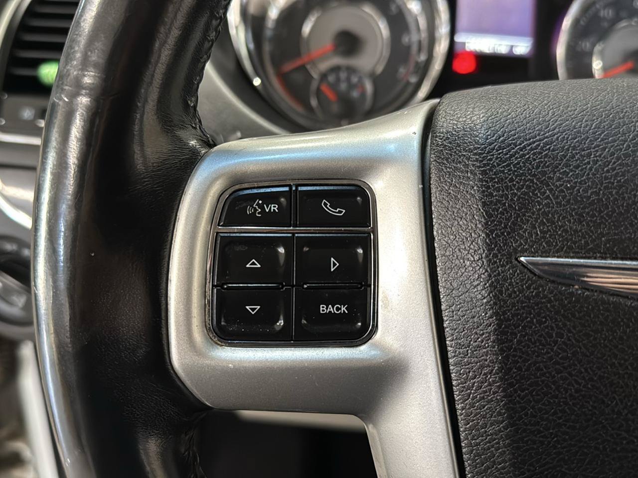 Used 2015 Chrysler Town & Country Touring FWD image 13