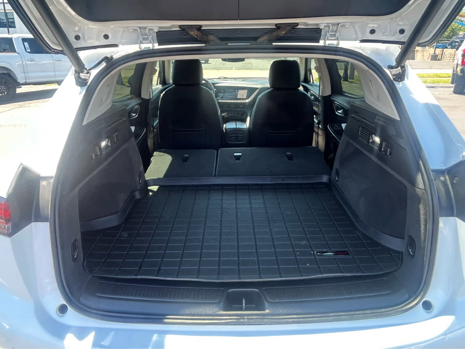 Used 2022 Buick Envision Essence w/ Technology Package I FWD image 8