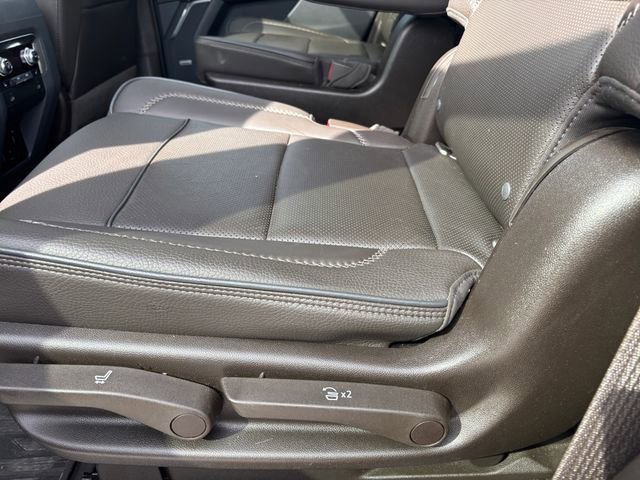 Used 2021 GMC Yukon Denali w/ Denali Premium Package image 18