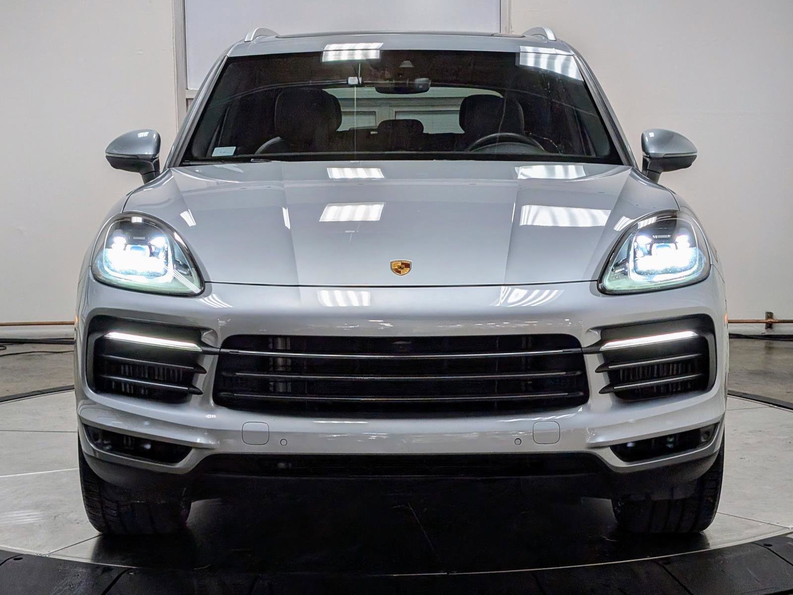 Used 2023 Porsche Cayenne Platinum Edition image 3