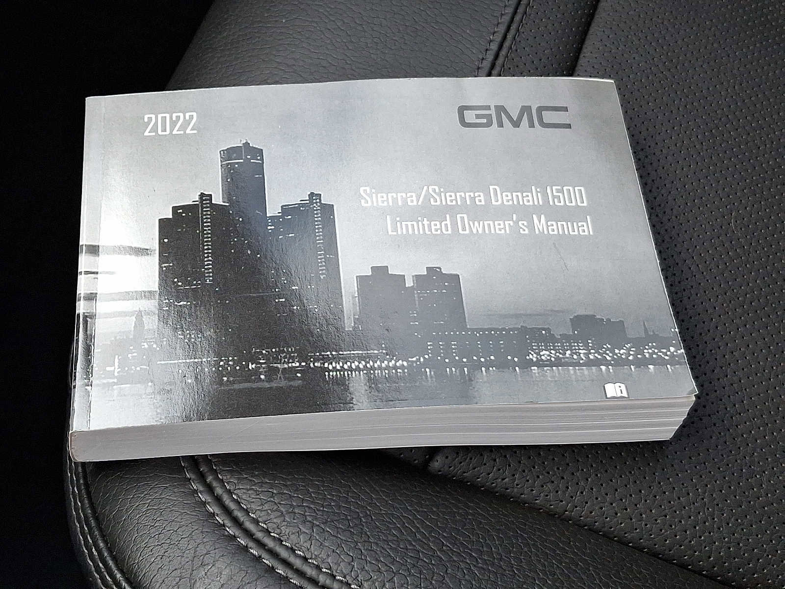 Used 2022 GMC Sierra 1500 Denali w/ Denali Reserve Package image 30