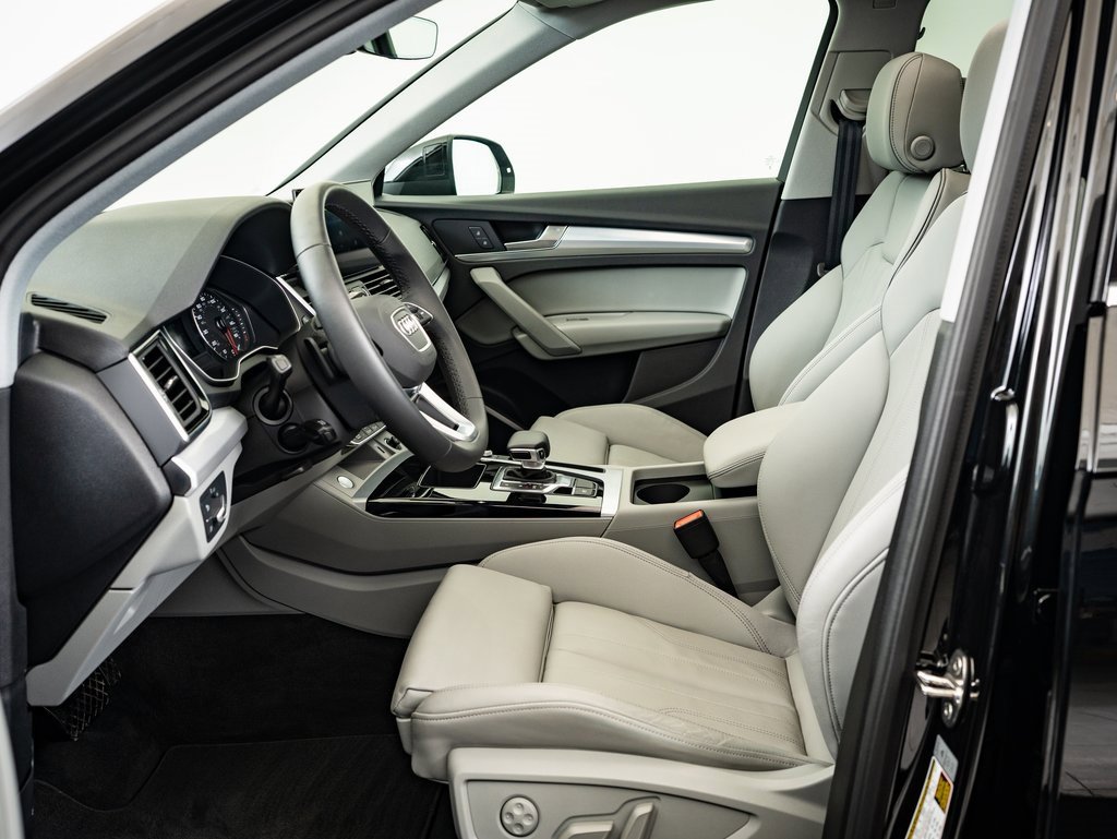 Used 2024 Audi Q5 2.0T Premium w/ Convenience Package image 19