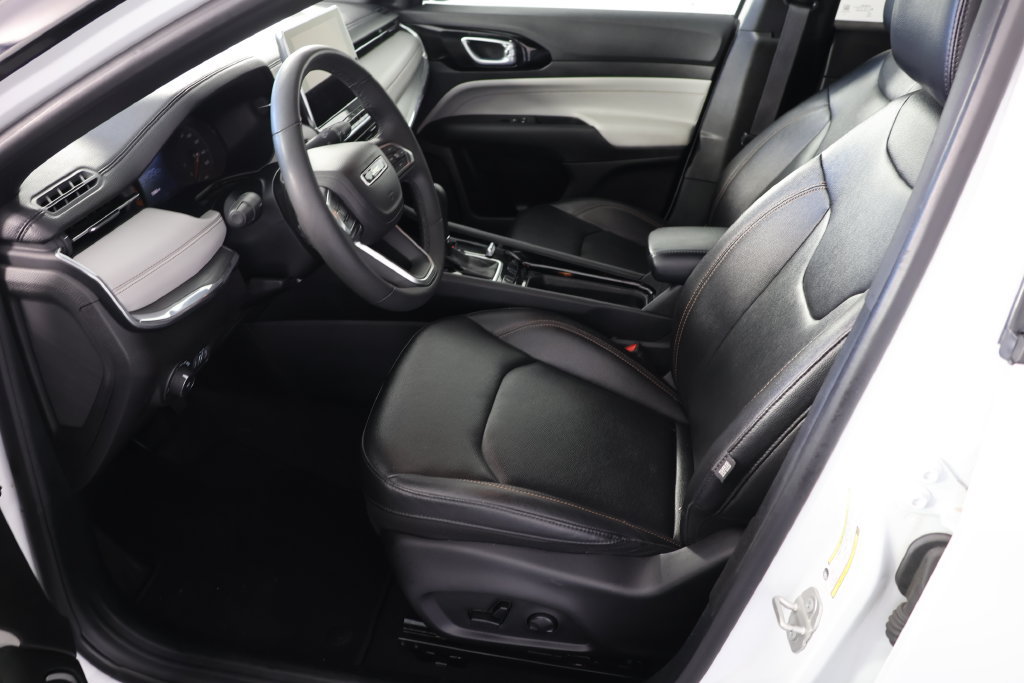 Used 2024 Jeep Compass Limited AWD/4WD image 18