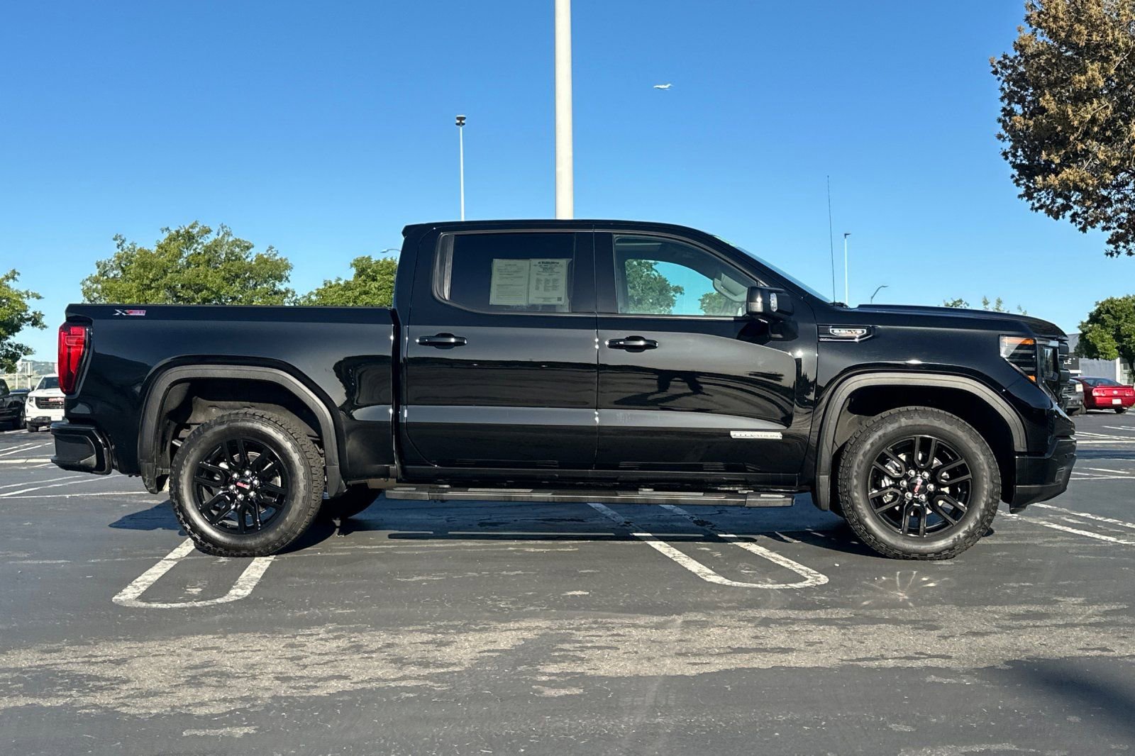 Used 2026 GMC Sierra 1500 Elevation w/ Elevation Premium Package AWD/4WD image 3