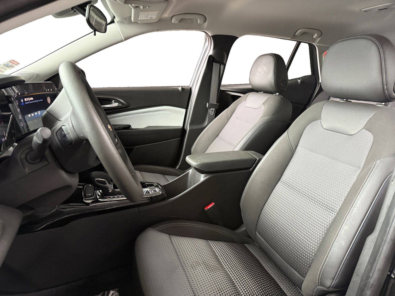 Used 2025 Chevrolet Trax LT image 7