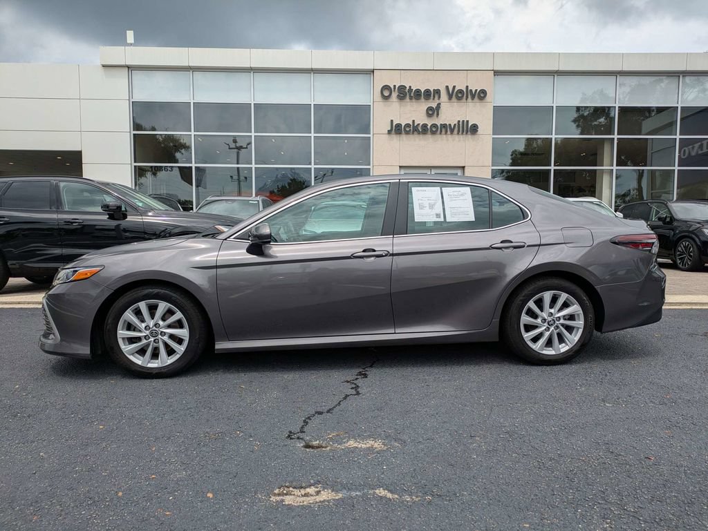 Used 2022 Toyota Camry LE FWD image 3