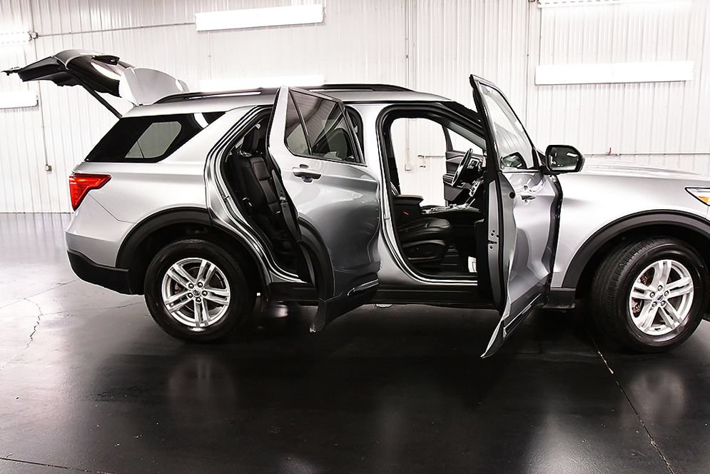 Used 2024 Ford Explorer XLT w/ Equipment Group 202A AWD/4WD image 34