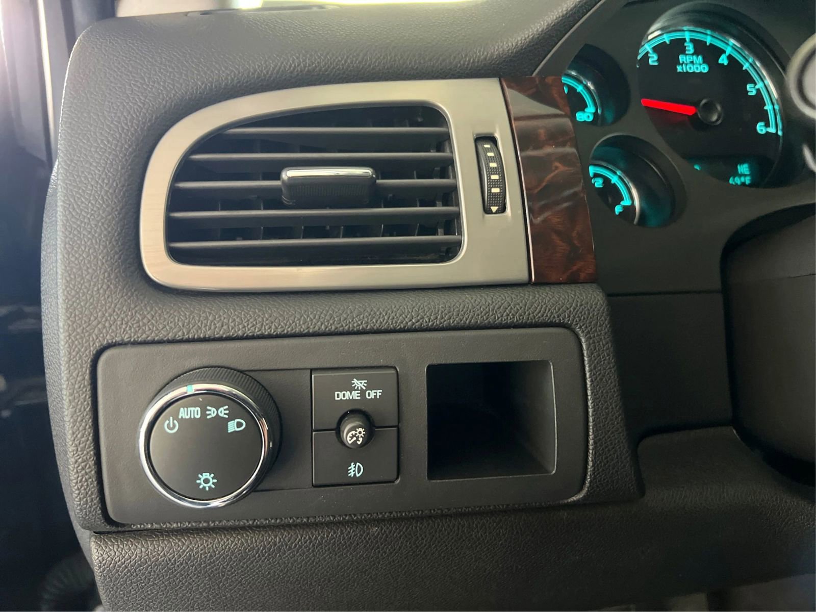 Used 2014 GMC Yukon XL Denali image 18