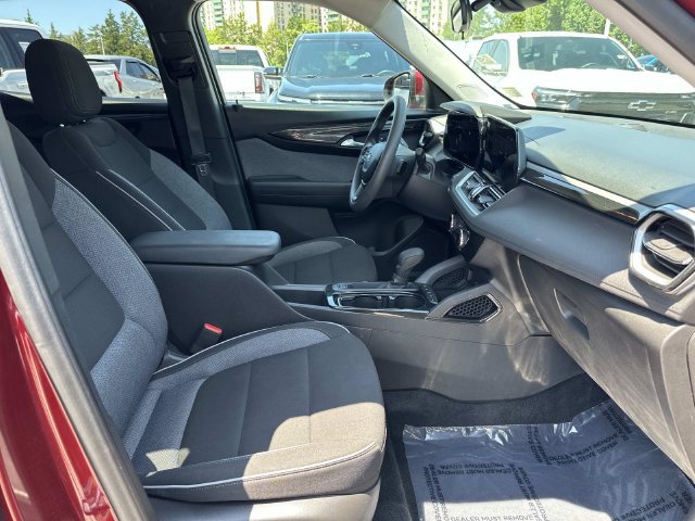 Used 2025 Chevrolet TrailBlazer LT AWD/4WD image 9