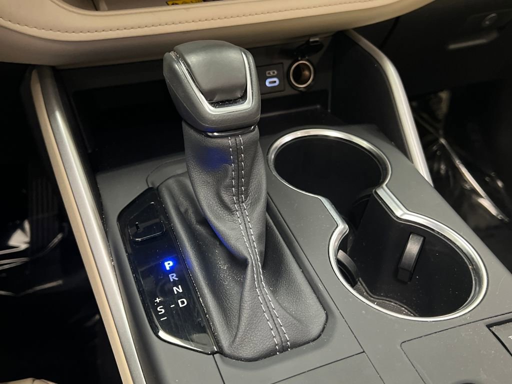 Used 2025 Toyota Highlander XLE image 26