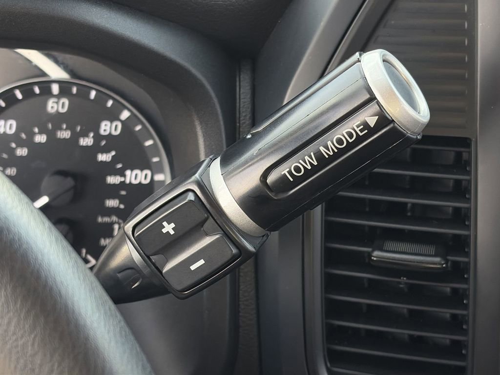 Used 2023 Nissan Titan SV AWD/4WD image 16