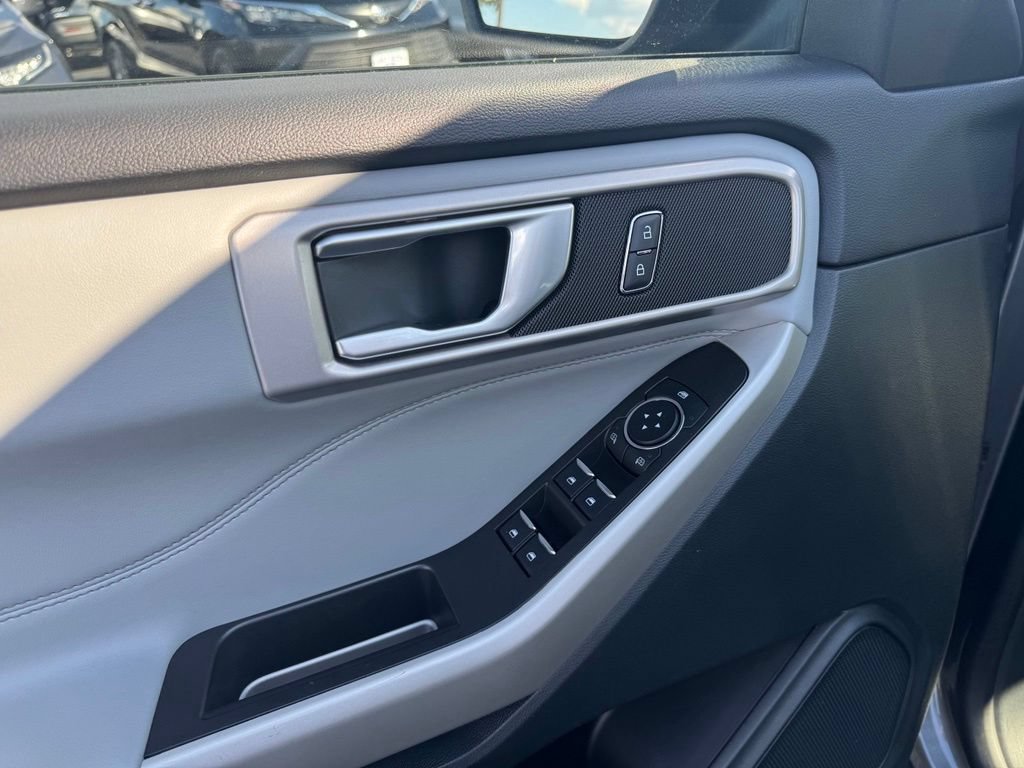 Certified 2023 Ford Explorer XLT w/ Equipment Group 202A AWD/4WD image 3