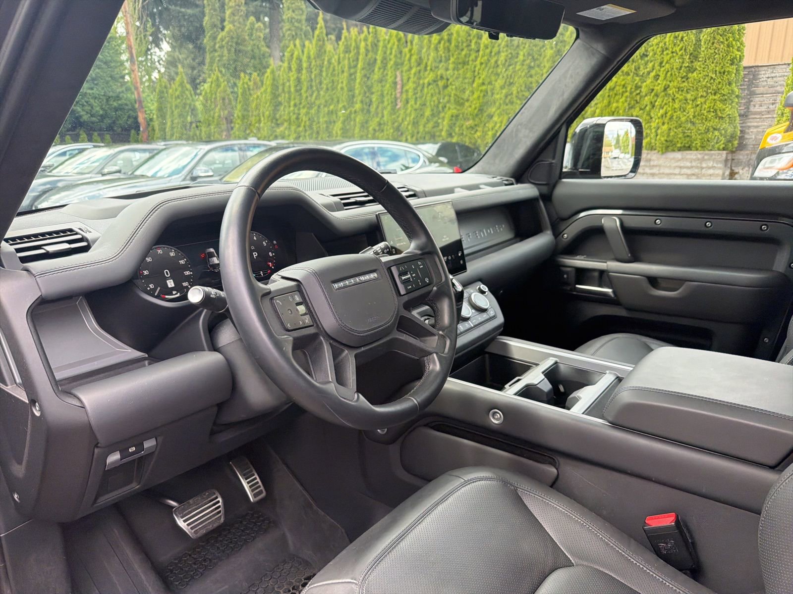 Used 2025 Land Rover Defender 110 V8 image 3