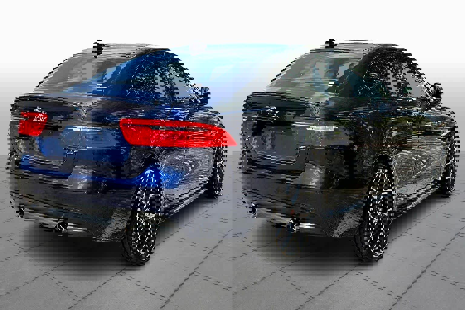 Used 2018 Jaguar XE R-Sport image 13