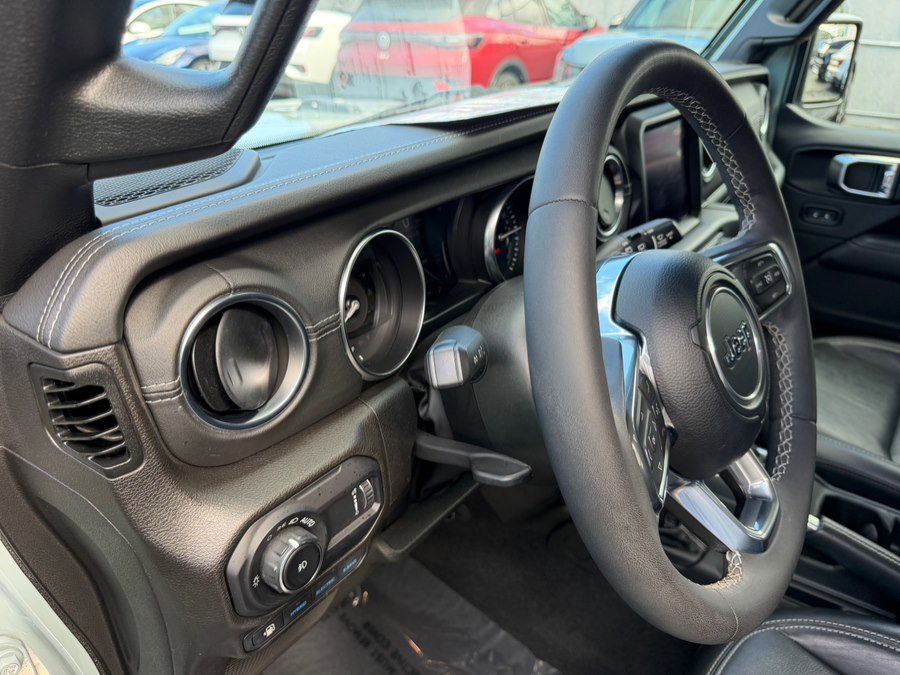 Used 2023 Jeep Wrangler Sahara AWD/4WD image 11