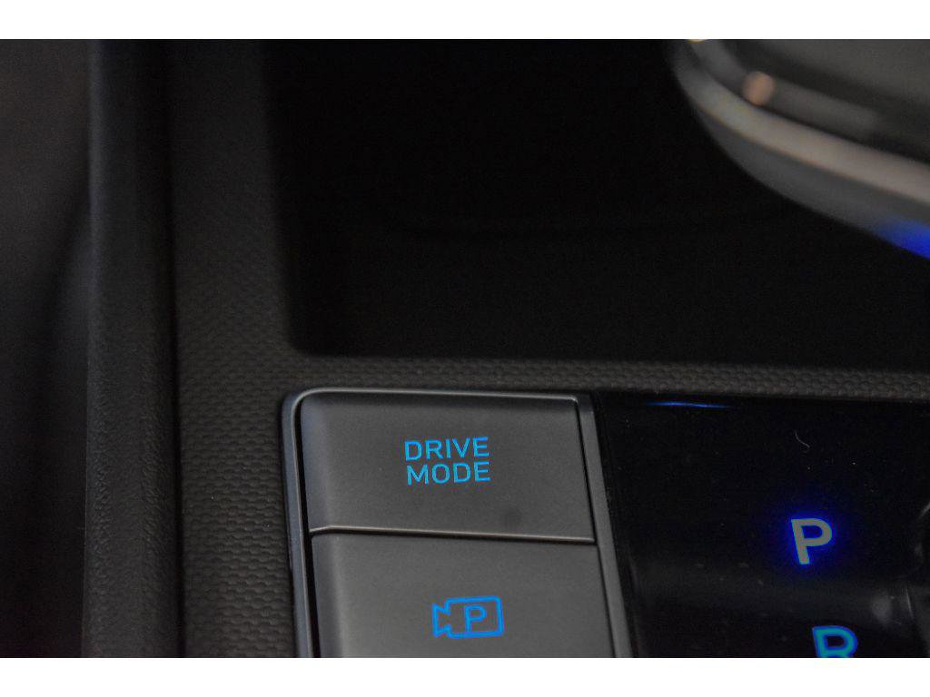 New 2025 Hyundai Elantra Limited image 77