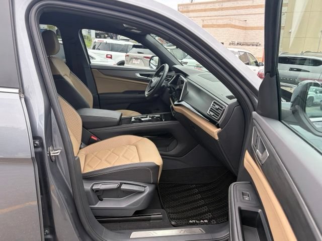 Used 2024 Volkswagen Atlas Cross Sport SE w/ Black Wheel Package AWD/4WD image 25