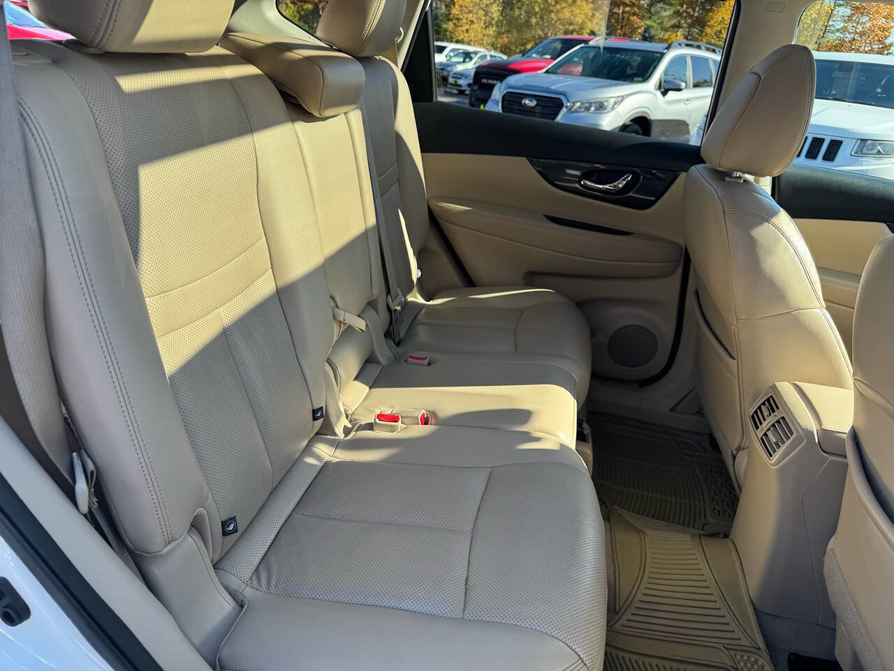 Used 2015 Nissan Rogue SL w/ SL Premium Package image 25