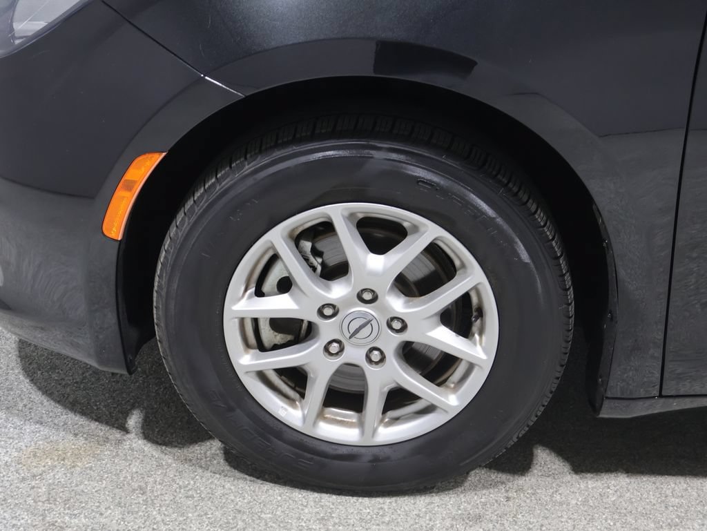 Certified 2023 Chrysler Voyager LX FWD image 9