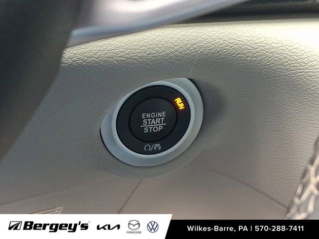 Used 2024 Chrysler Pacifica Touring-L FWD image 26