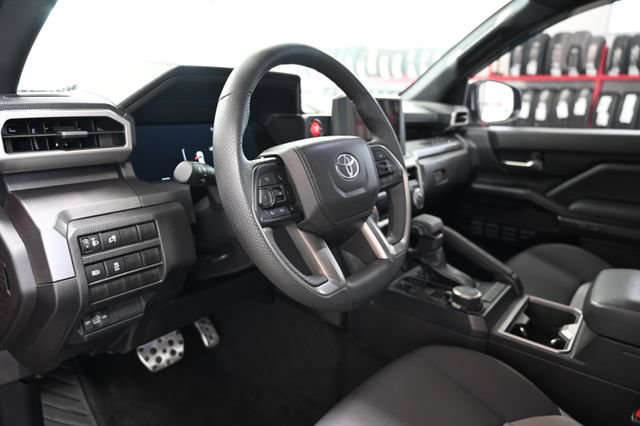Used 2025 Toyota Tacoma TRD Sport AWD/4WD image 22