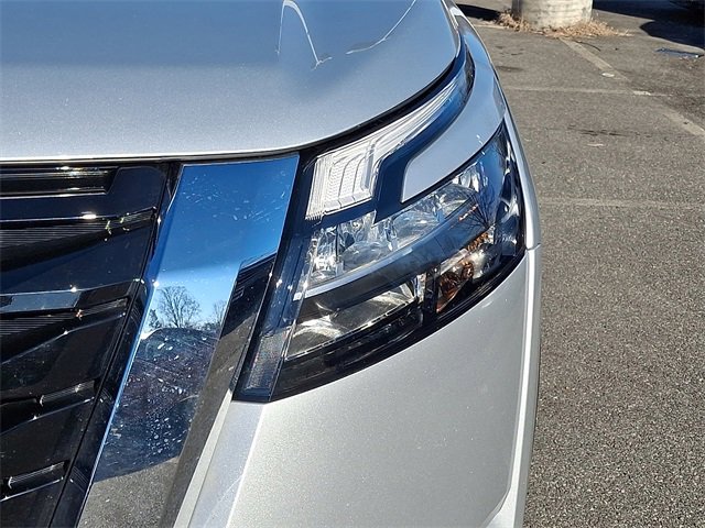 Used 2025 Nissan Pathfinder SV image 8