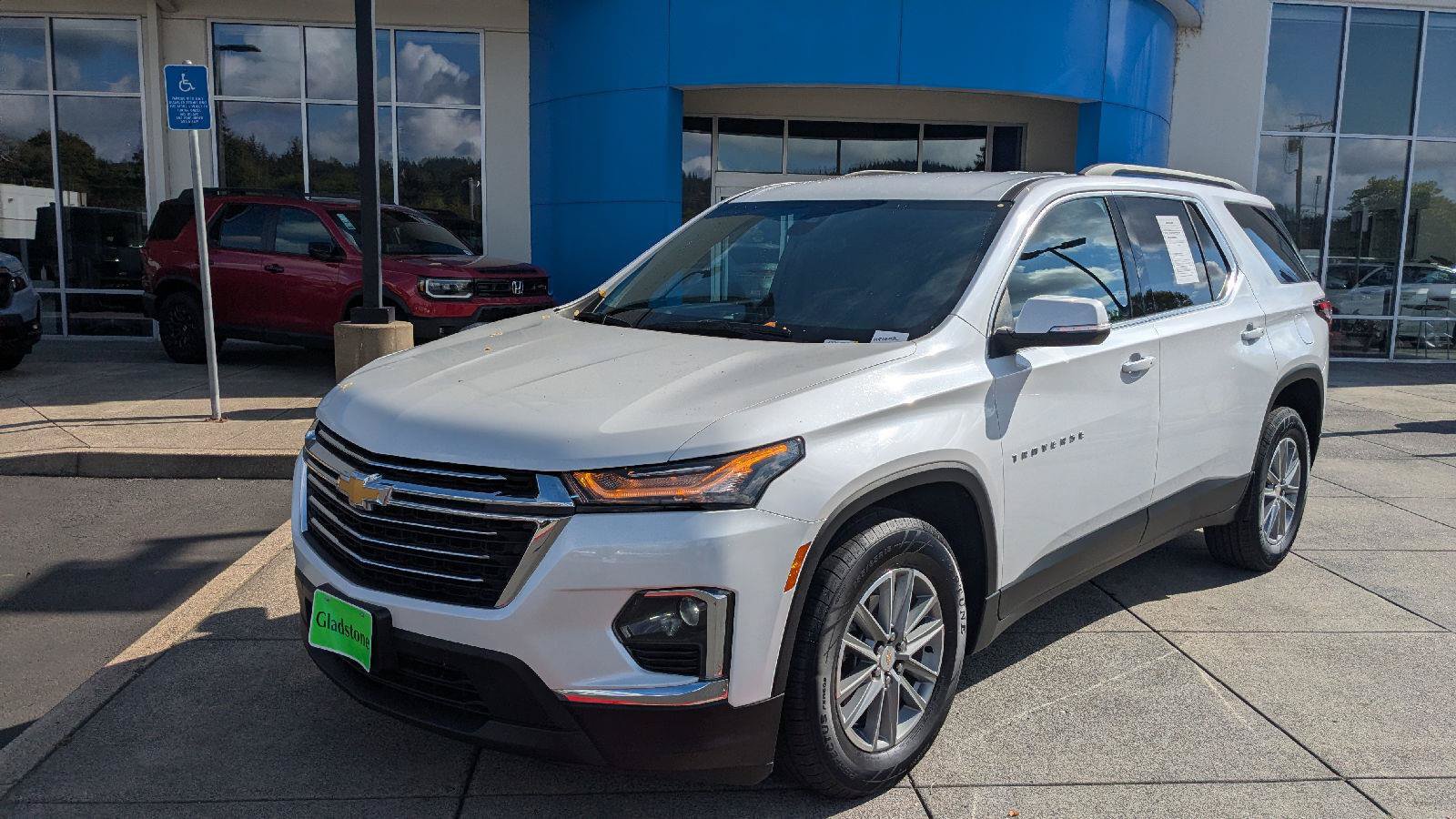 Used 2023 Chevrolet Traverse LT w/ LPO, Floor Liner Package AWD/4WD image 2