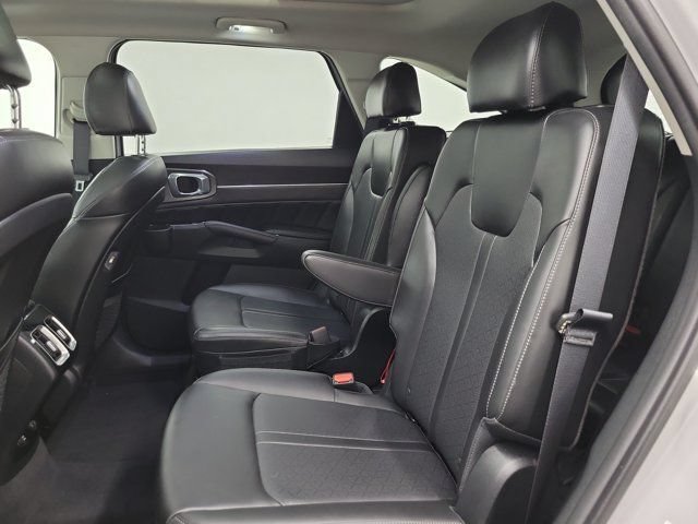 Used 2023 Kia Sorento SX AWD/4WD image 13
