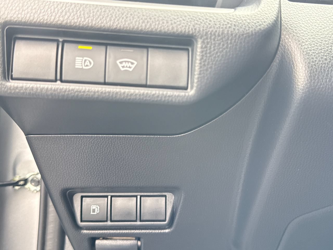 Used 2025 Toyota Prius LE FWD image 16