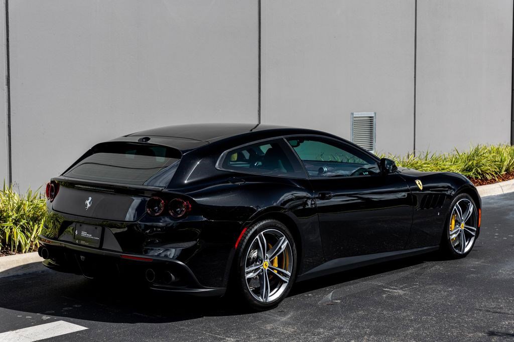 Used 2018 Ferrari GTC4Lusso AWD/4WD image 4